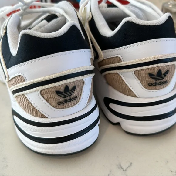 Adidas (WMNS) Astir 'White Black' - Picture 7 of 9